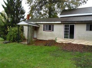 9367 Tallmadge Rd, Diamond, OH 44412