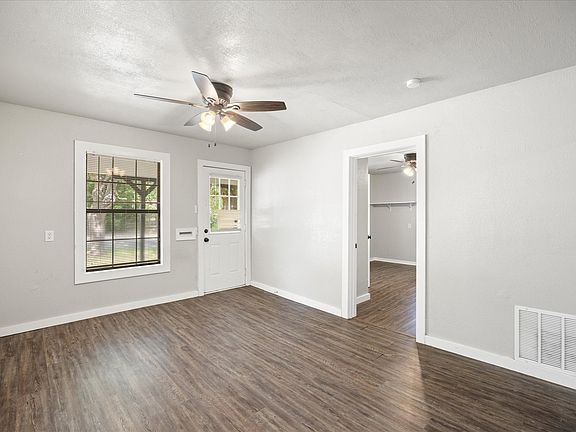 5th image of 1120 N Chamberlain St
