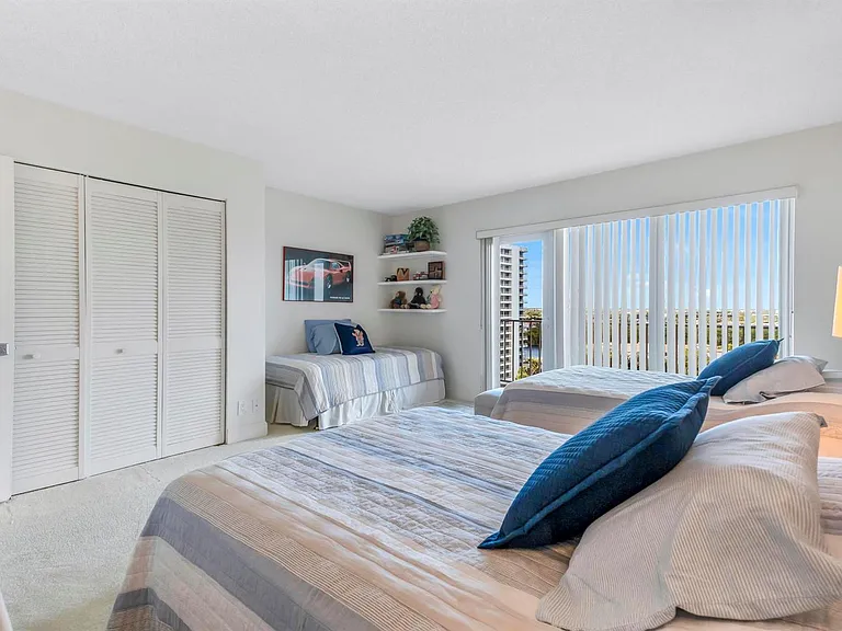 4301 N Ocean Blvd #1002 — Photo 29