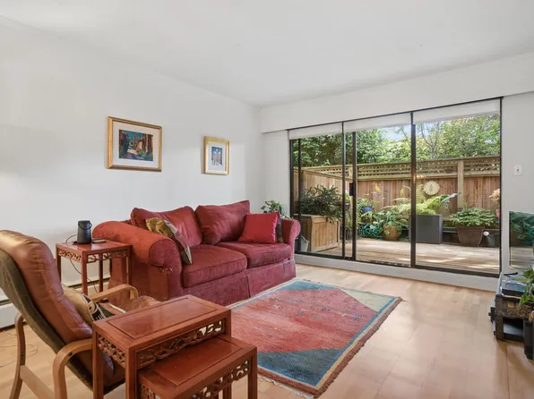 2255 W 8th Ave #102, Vancouver, BC V6K 2A6