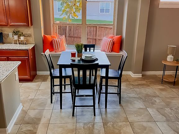 4th image of 2936 N Nicholas Cove