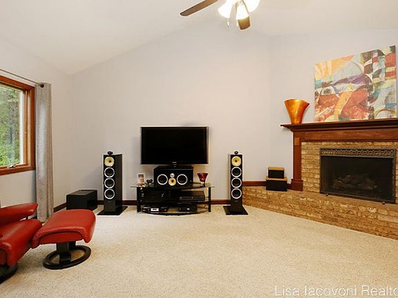 4th image of 12820 Foxwood Dr