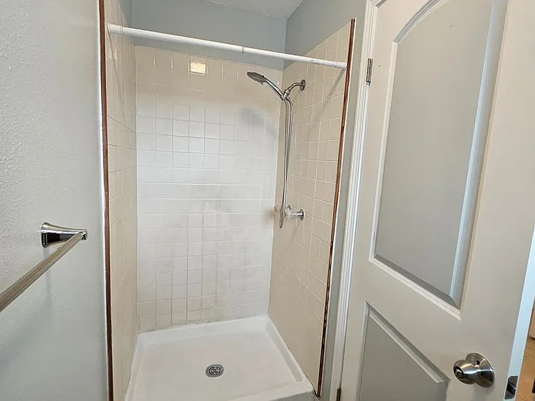 152 Lukia St — Photo 9