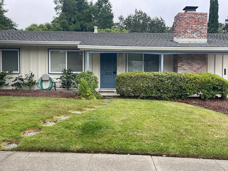 417 Deerfield Cir — Photo 2