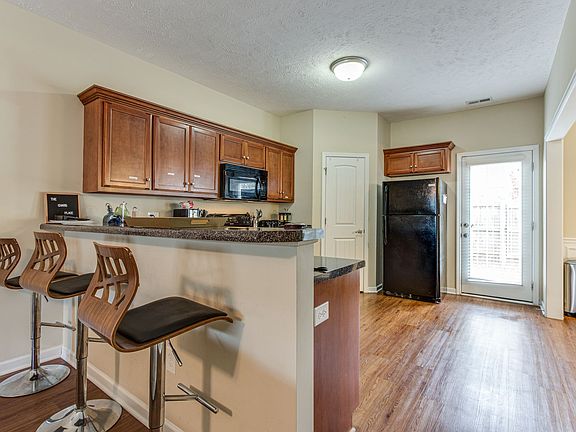 4th image of 2438 New Holland Cir