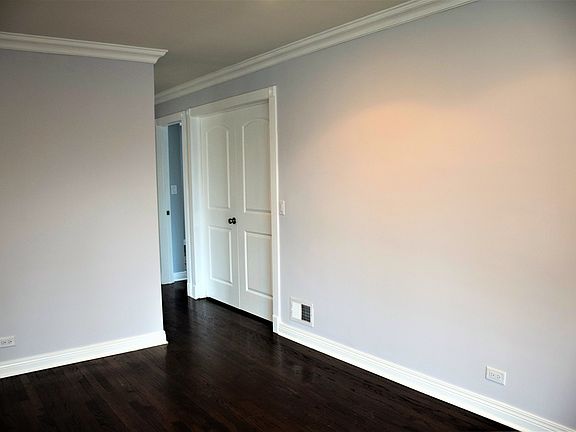 3rd image of 2557 Oak St