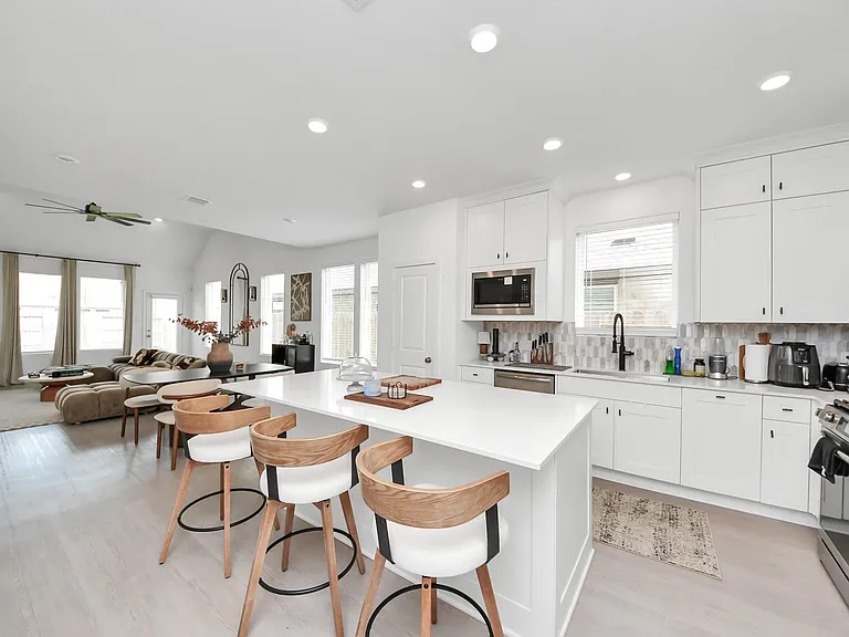 6325 Golden Seaton Dr — Photo 15