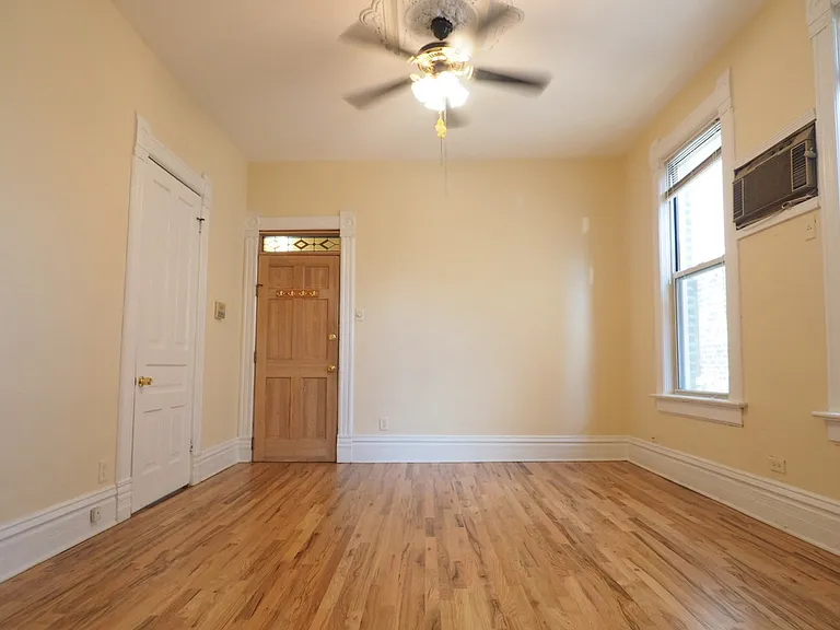 2138 N Sheffield Ave #2R — Photo 2