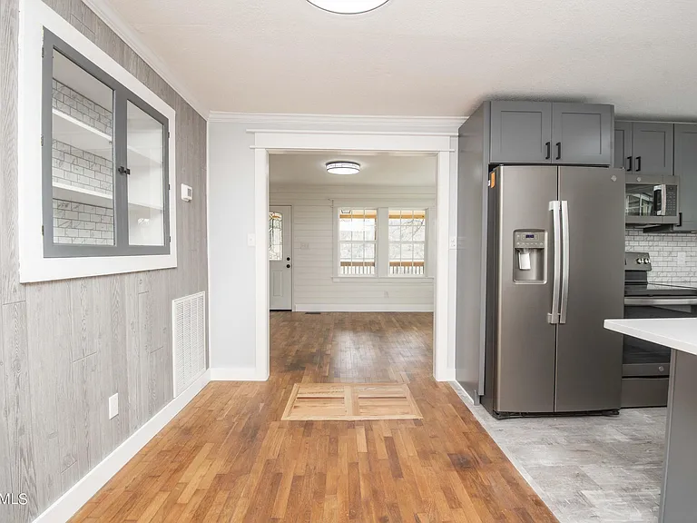 425 Sewanee St — Photo 12