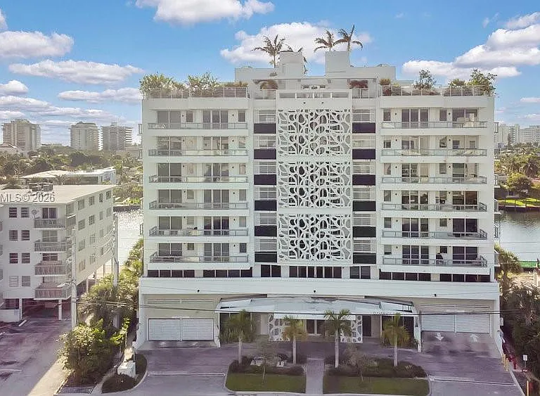 9261 E Bay Harbor Dr #507 — Photo 32