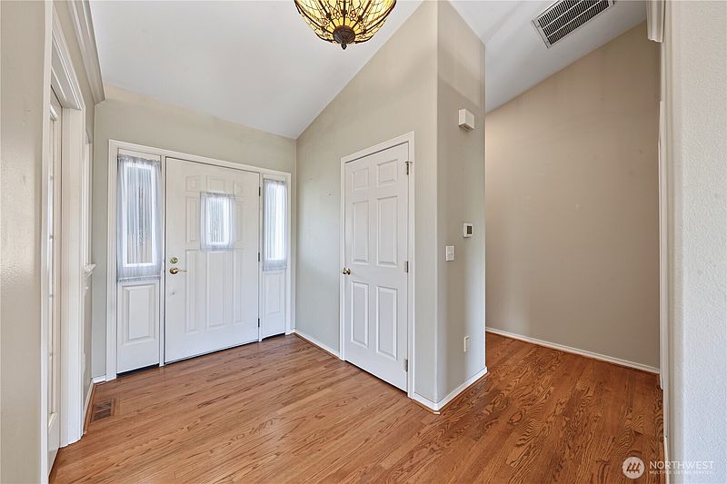 3rd image of 1716 Windsor Court