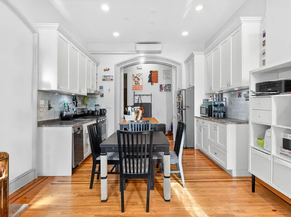 289 Putnam Avenue image 2 of 14