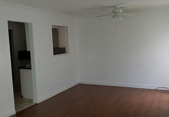 Family Room w/slider