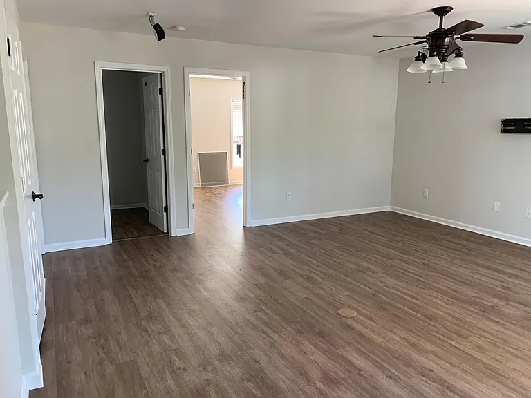 4 Ashley Crossing Dr — Photo 14