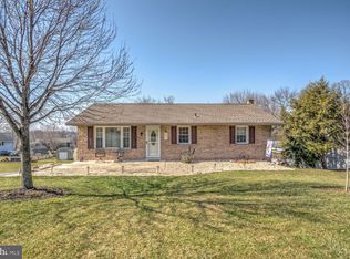 4 Beachwood Dr, Stevens, PA
