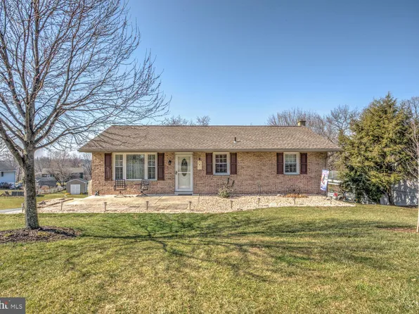 4 Beachwood Dr, Stevens, PA 17578