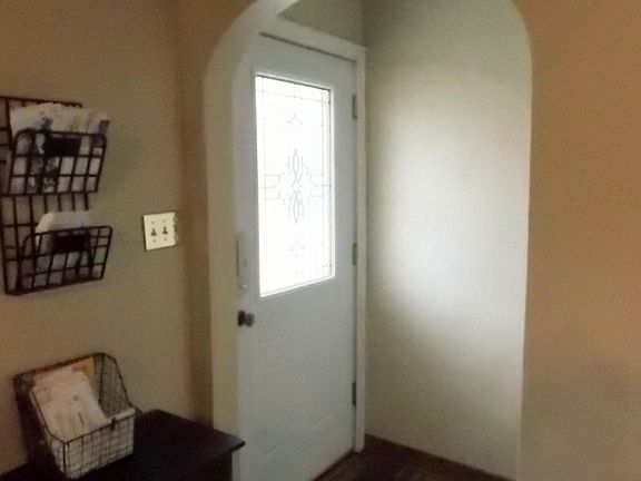 3rd image of 2002 Meadow Ln