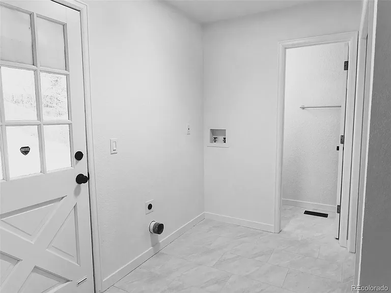 5927 S Yates Ct — Photo 10
