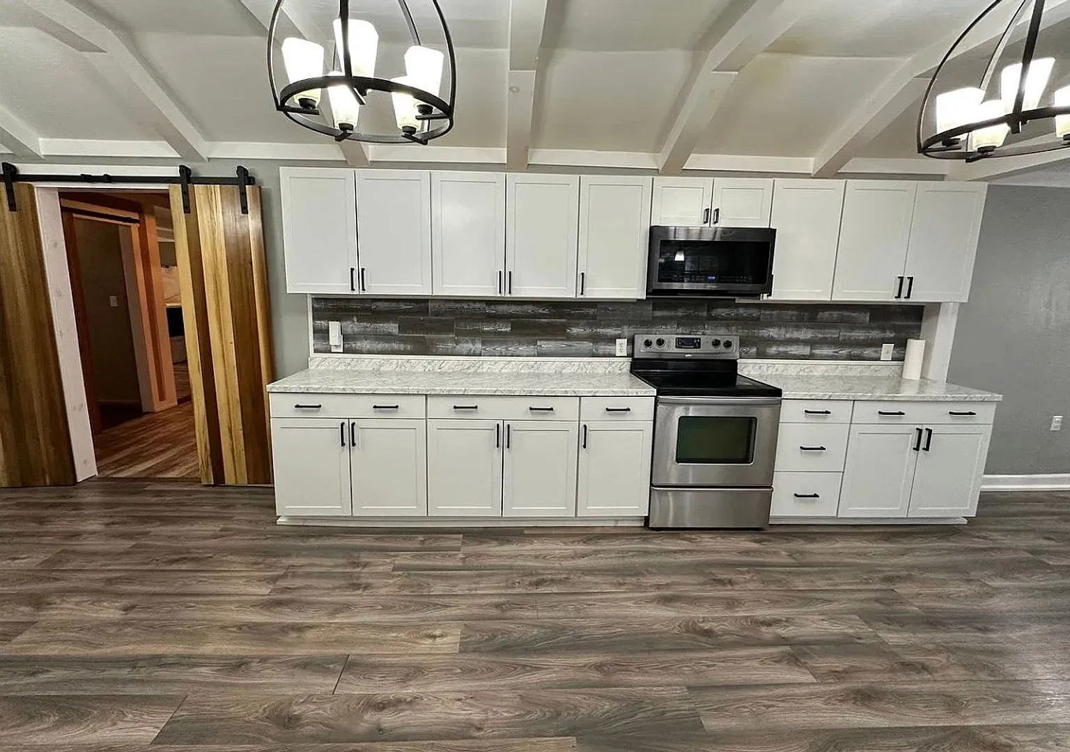Spacious 6-Bedroom, 4-Bathroom Home for Rent in Radford, VA! — Photo 4