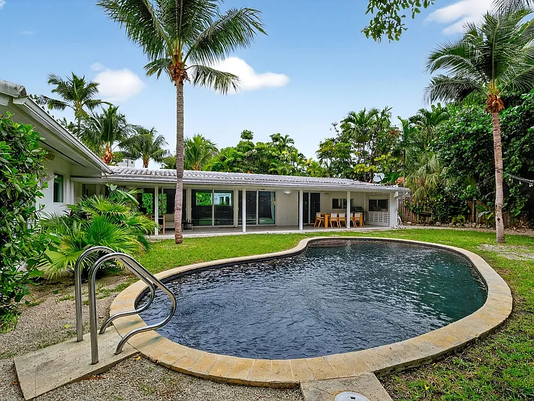 385 Harbor Ct — Photo 40