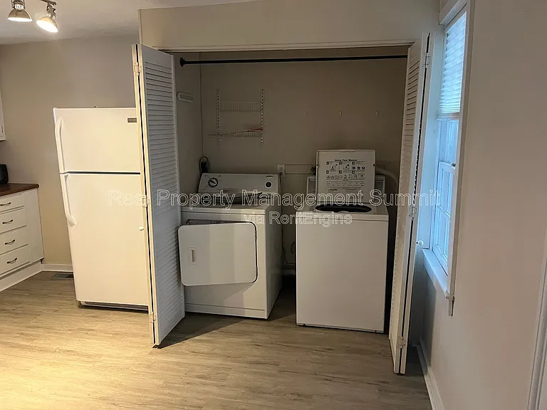 401 N Augusta St #B — Photo 2