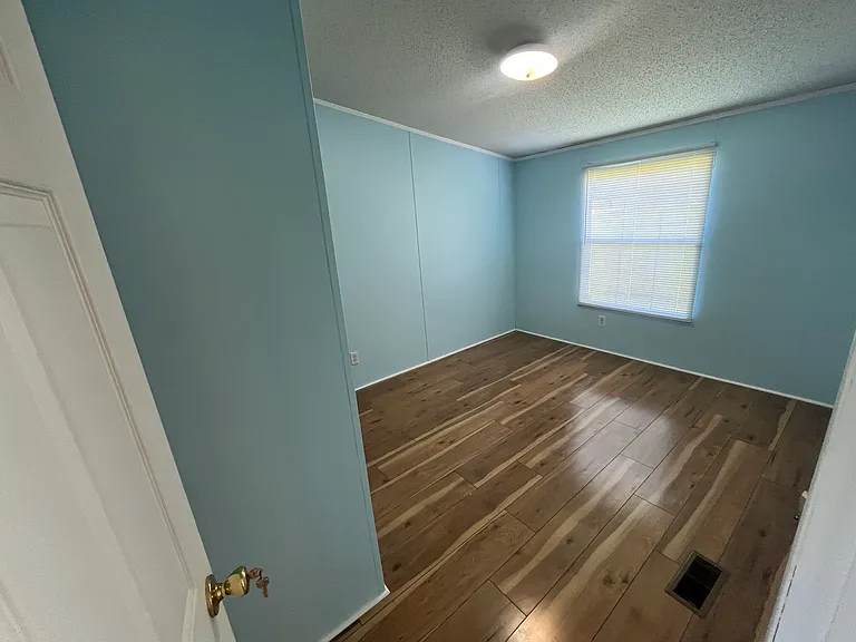 539 Valleybrook Ln — Photo 10