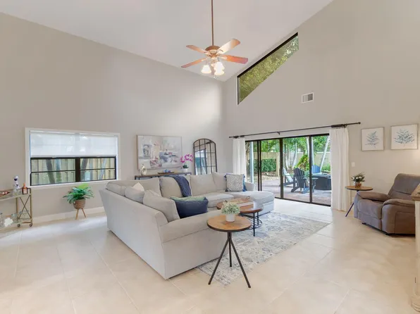 2524 La Cristal Circle, Palm Beach Gardens, FL 33410