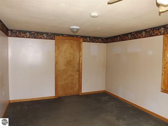 4th image of 121 Marty Dr