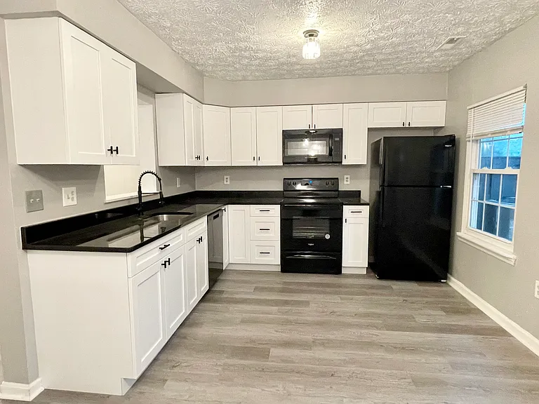 18674 Winding Creek Pl — Photo 5