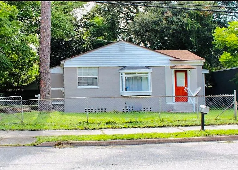 2114 Spring Park Rd — Photo 1