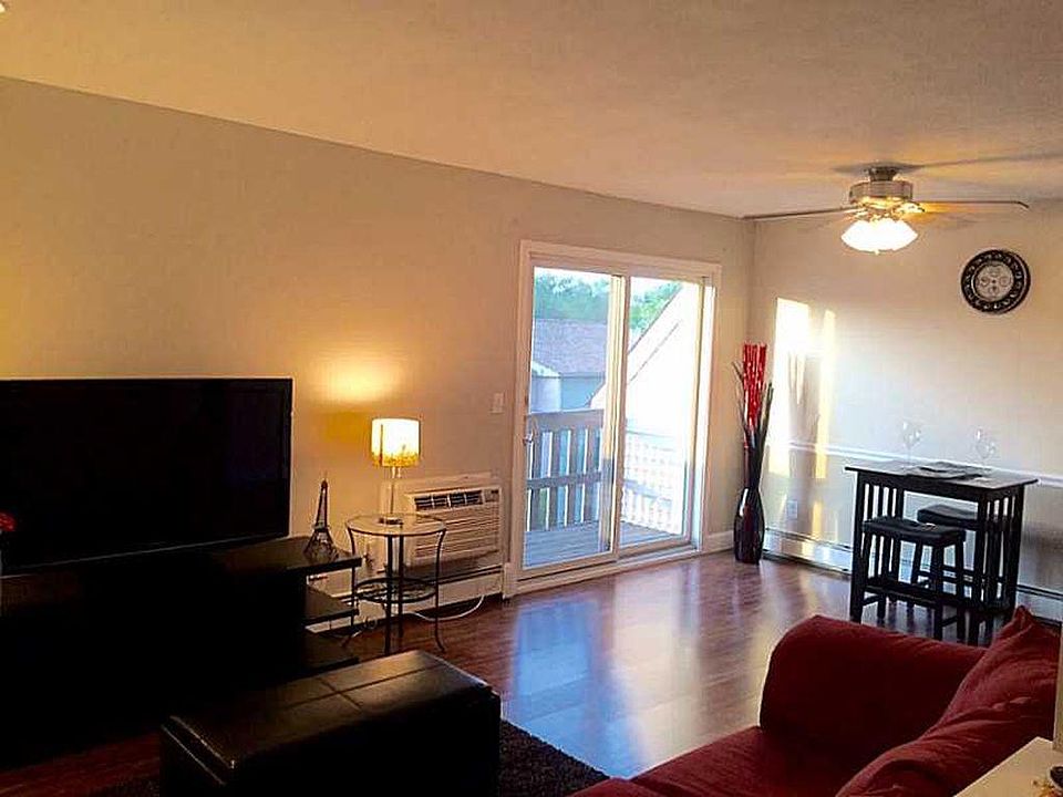 1st image of 9 Village Ct