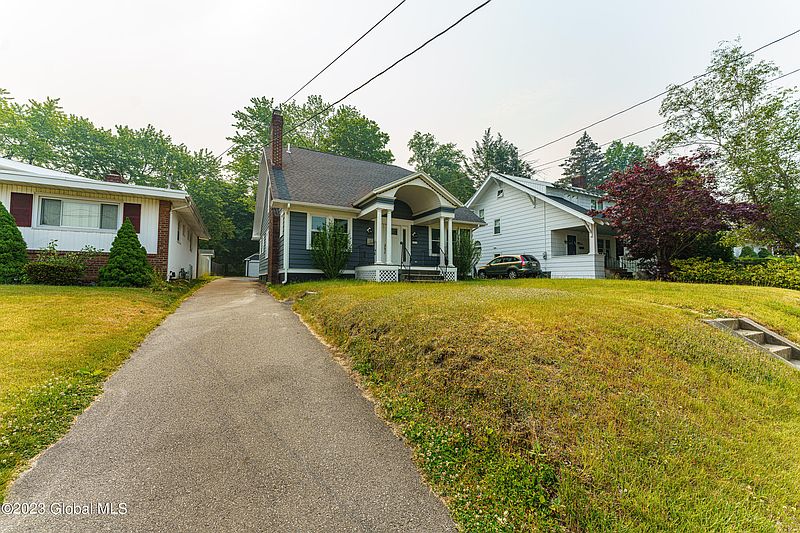 4th image of 1910 Burdett Avenue