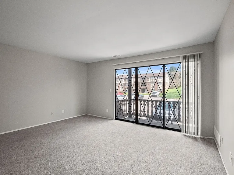 Chalet Villa Lakefront Community — Photo 26