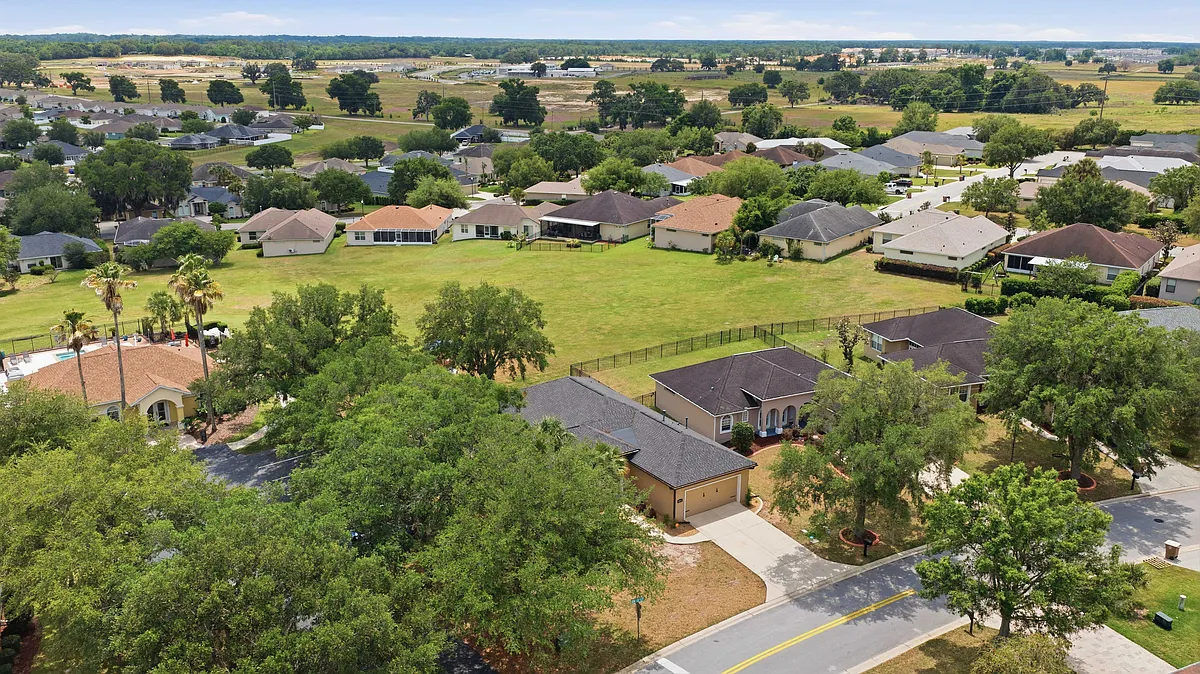 Building Photo - 4860 SW 63rd Loop