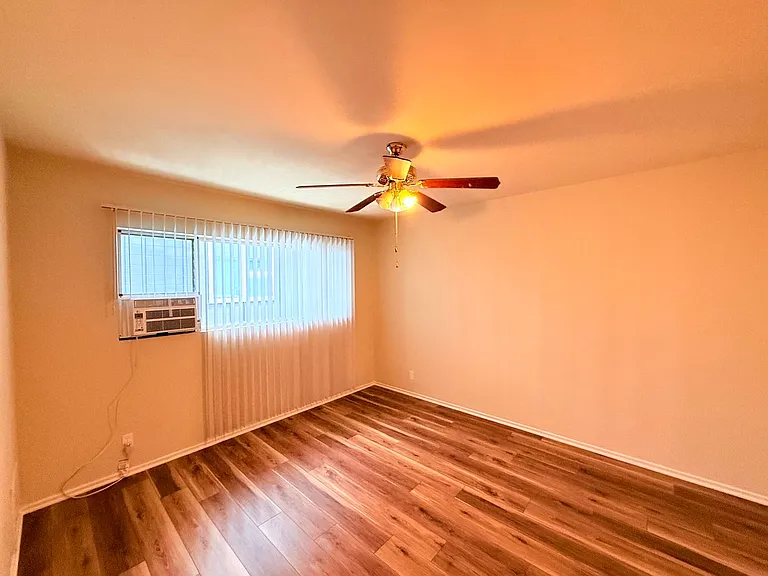 356 N Hayworth Ave — Photo 14