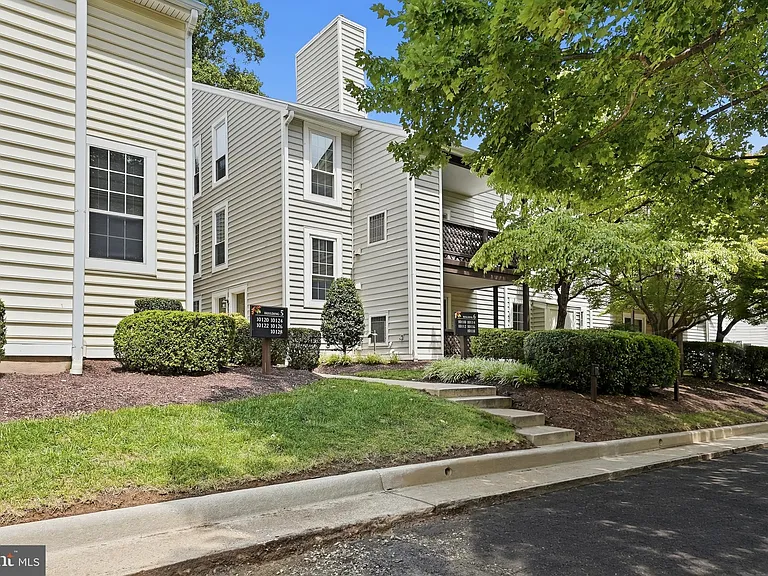 10118 Oakton Terrace Rd #10118 — Photo 14