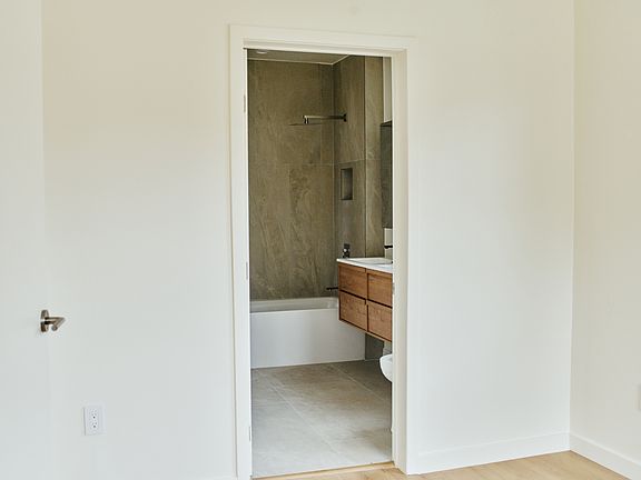 5th image of 3741 Locke Ave