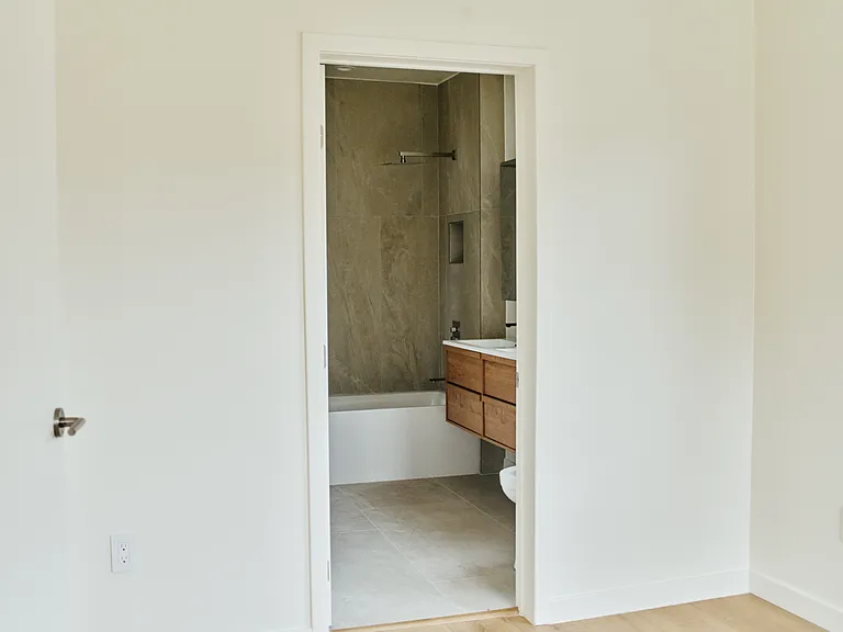 3741 Locke Ave — Photo 5