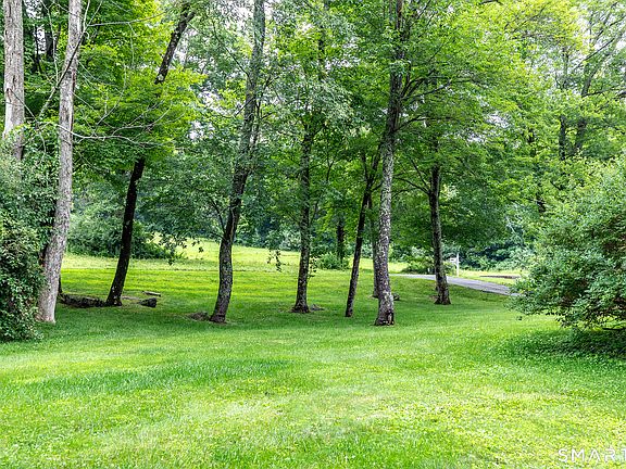 2nd image of 33 Stone Fences Lane