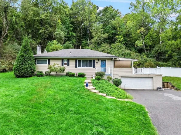 321 Logan Rd, Imperial, PA 15126