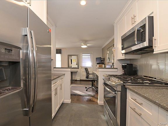 4th image of 40 Stoner Avenue #2F