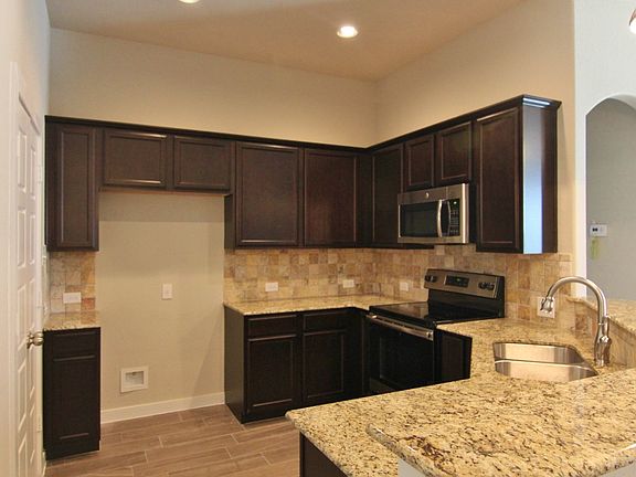 3rd image of 533 Creekside Frst