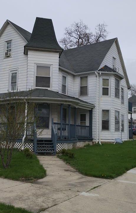 1st image of 1627 Thorn St APT 1