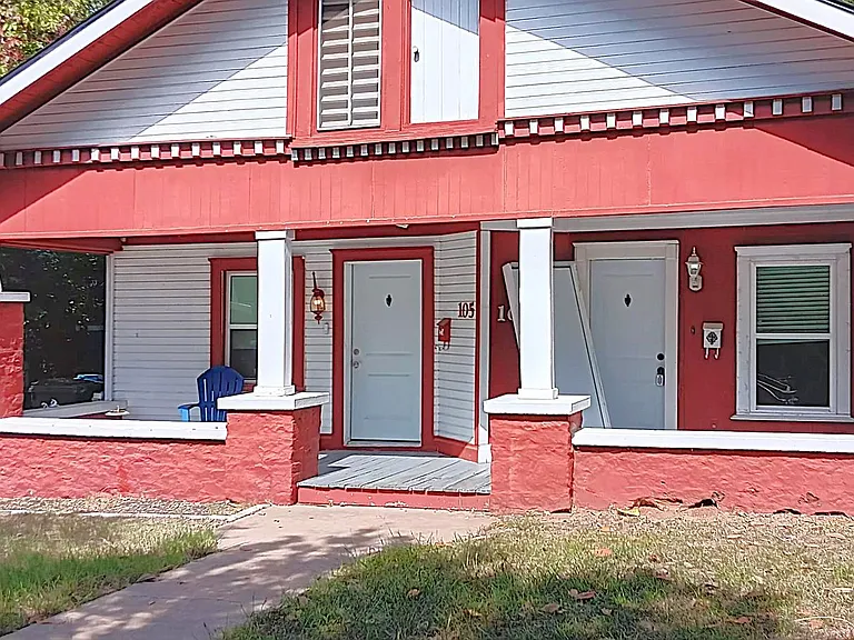 105 E Hull St — Photo 1