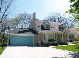 13117 Balfour Ave, Huntington Woods, MI 48070