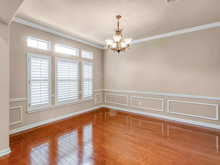 8707 Roswell Rdg — Photo 5