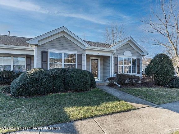 2nd image of 8 Golden Willows Ave #1000