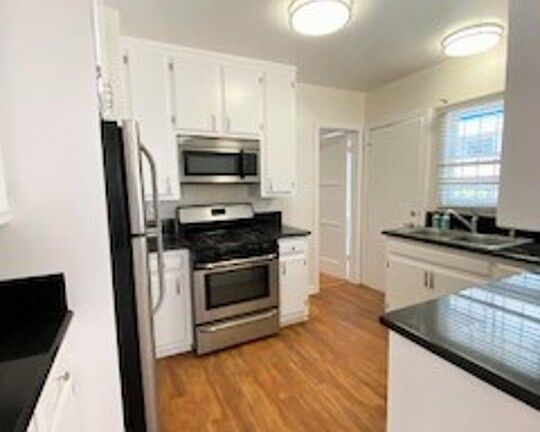 5th image of 1600 N Martel Ave #G