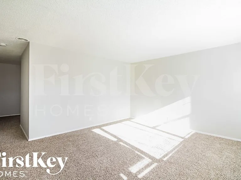 809 N Latham St — Photo 4