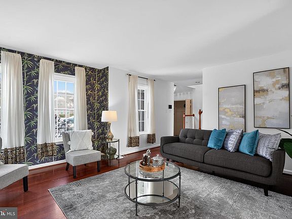 3rd image of 2502 18th St NE